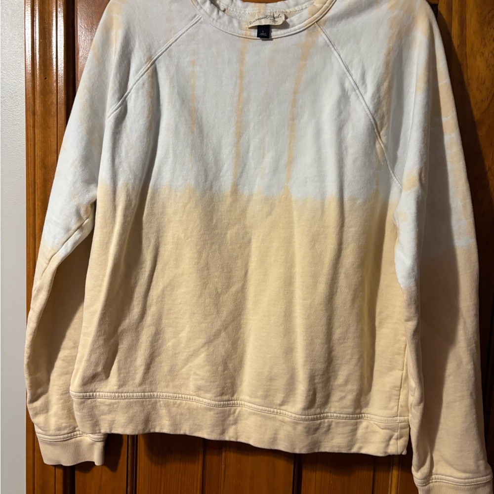 Universal Thread Women’s Tan and Cream Crewneck Sweater